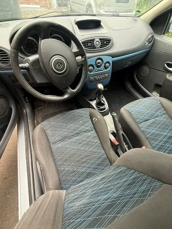 Gebraucht Renault Clio II Dynamique 101 PS (74 kW) 2009 Silber Limousine