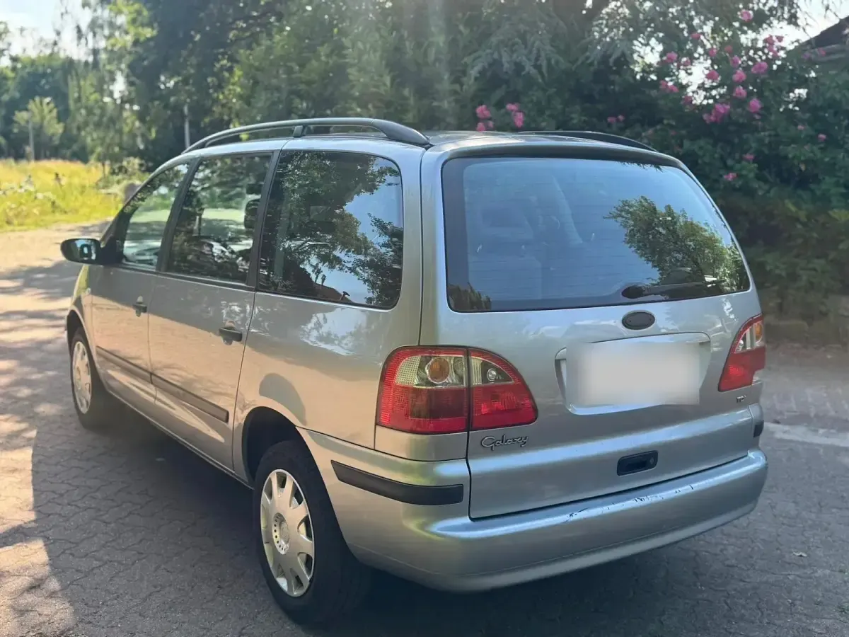 Gebraucht Ford Galaxy 116 PS (85 kW) 2006 Silber Van / Kleinbus