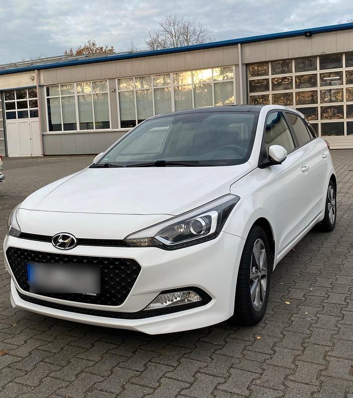 Gebraucht Hyundai i20 Intro Edition 84 PS (61 kW) 2015 Weiß Kleinwagen