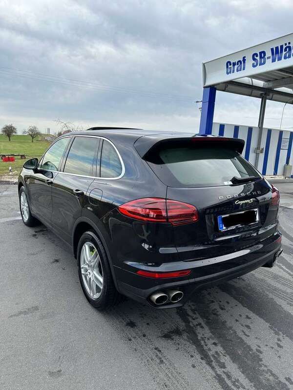 Gebraucht 2015 Porsche Cayenne S E-Hybrid SUV | 33.500 € (Etwas zu teuer) - Bild 1/4