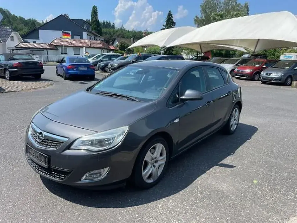 Gebraucht Opel Astra 179 PS (131 kW) 2011 Grau Limousine