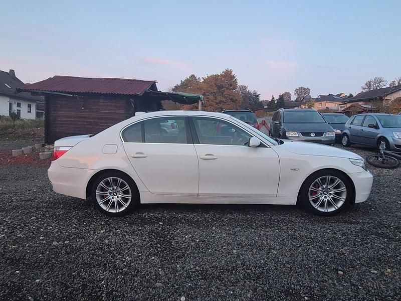 Weiß Gebraucht 2006 BMW 525 Limousine | 5.540 € (Fairer Preis) - Bild 1/4