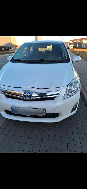 Weiß Gebraucht 2011 Toyota Auris Hybrid Kleinwagen | 5.800 € (Fairer Preis) - Bild 1/4