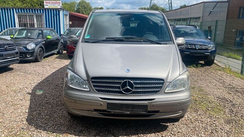 Silber Gebraucht 2009 Mercedes Viano Van / Kleinbus | 8.950 € - Bild 1/4
