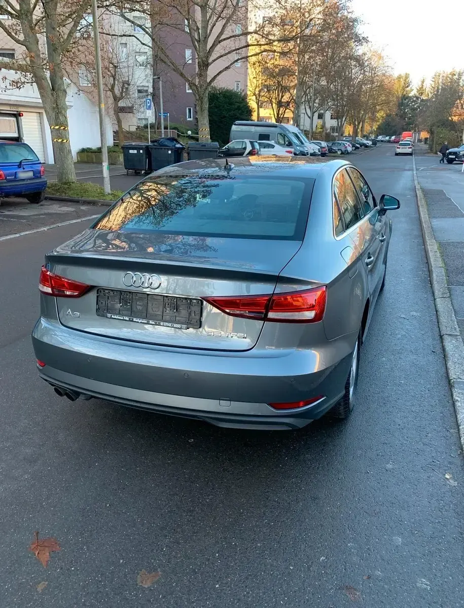 Gebraucht Audi A3 150 PS (110 kW) 2019 Grau Limousine