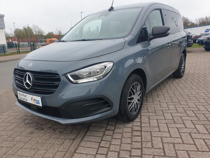 Grau Gebraucht 2023 Mercedes Citan 110 Kombi | 18.990 € (Fairer Preis) - Bild 1/4