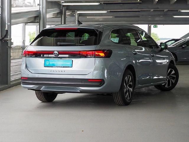 Gebraucht VW Passat Business 149 PS (109 kW) 2024 Silber Kombi