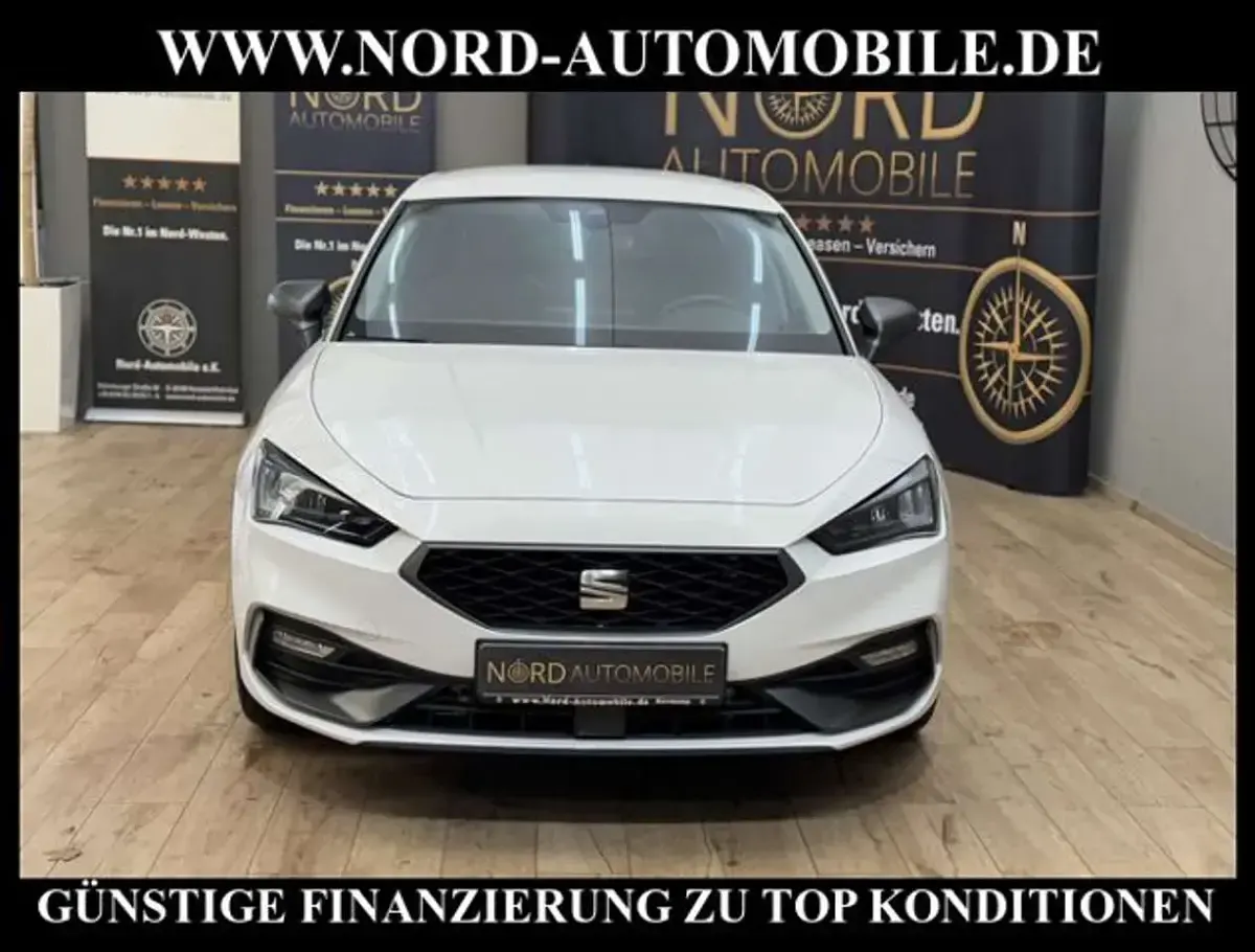 Używany Seat Leon FR 204 KM (150 kW) 2021 Biały Sedan/Limuzyna