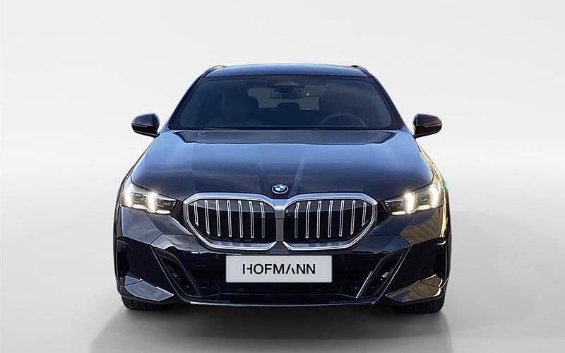 Gebraucht BMW 520 Comfort Edition 197 PS (144 kW) 2025 Schwarz Kombi