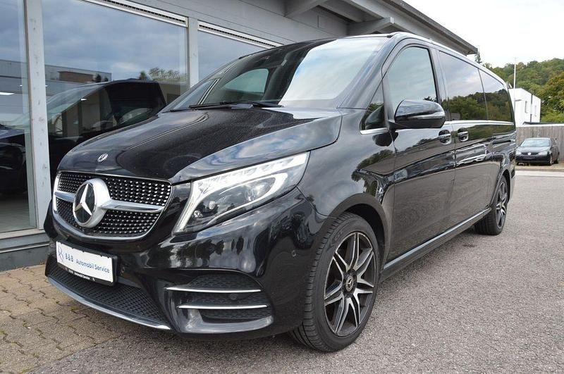 Schwarz Gebraucht 2019 Mercedes V300 Avantgarde Edition Van / Kleinbus | 42.990 € (Teuer) - Bild 1/4