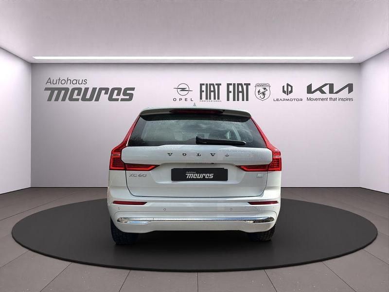 Gebraucht Volvo XC60 Core 398 PS (292 kW) 2024 Weiss SUV