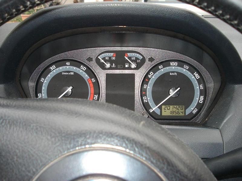 Silber Gebraucht 2006 Skoda Fabia Cool Edition Kombi | 1.490 € (Fairer Preis) - Bild 1/4