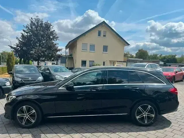 Gebraucht Mercedes C200 Avantgarde 160 PS (117 kW) 2020 Schwarz Limousine