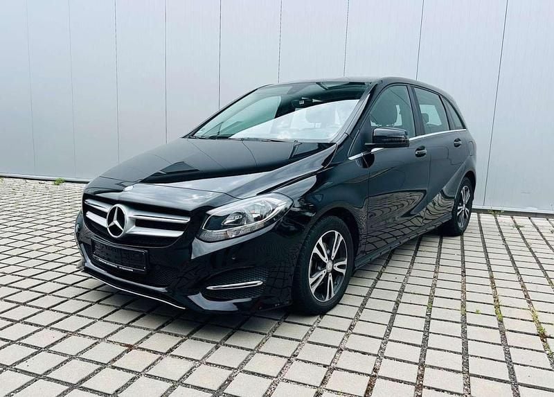 Schwarz Gebraucht 2016 Mercedes B180 Van / Kleinbus | 15.990 € (Guter Preis) - Bild 1/4