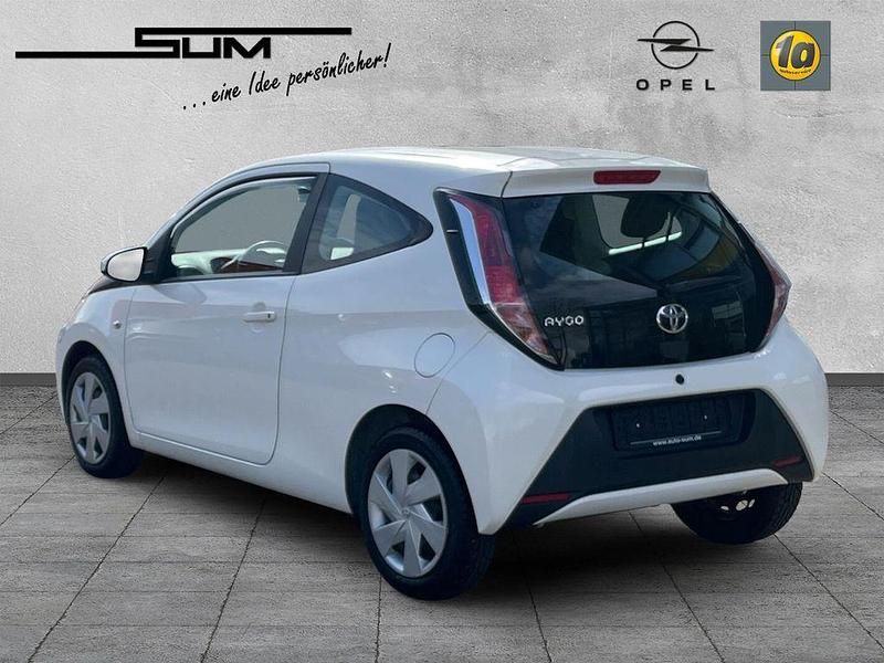 Gebraucht Toyota Aygo 69 PS (50 kW) 2017 Weiss Kleinwagen