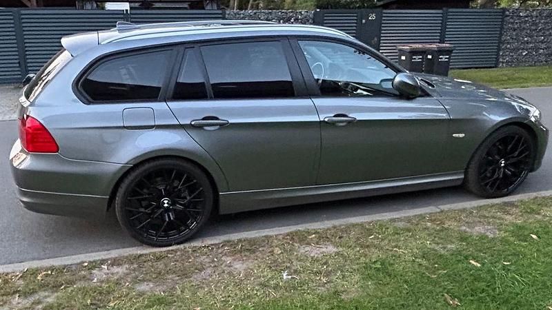 Gebraucht BMW 320 Exclusive 170 PS (125 kW) 2011 Grau Kombi