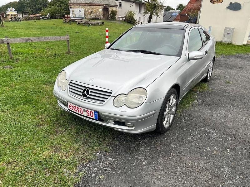 Gebraucht Mercedes C180 143 PS (105 kW) 2002 Silber Coupé