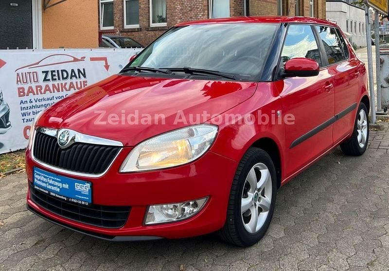 Rot Gebraucht 2012 Skoda Fabia Ambition Limousine | 4.499 € (Fairer Preis) - Bild 1/4