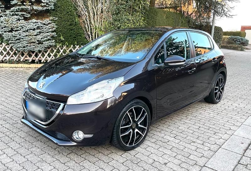 Braun Gebraucht 2012 Peugeot 208 Kleinwagen | 4.000 € (Fairer Preis) - Bild 1/4