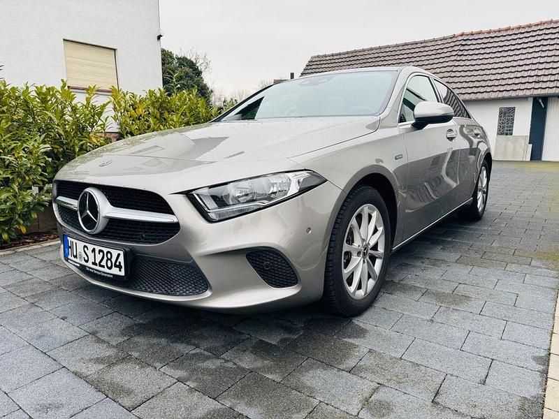 Gebraucht Mercedes A250 218 PS (160 kW) 2020 Beige Limousine
