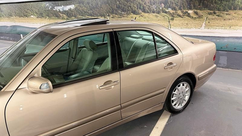 Gebraucht Mercedes E320 224 PS (164 kW) 2001 Gold Limousine