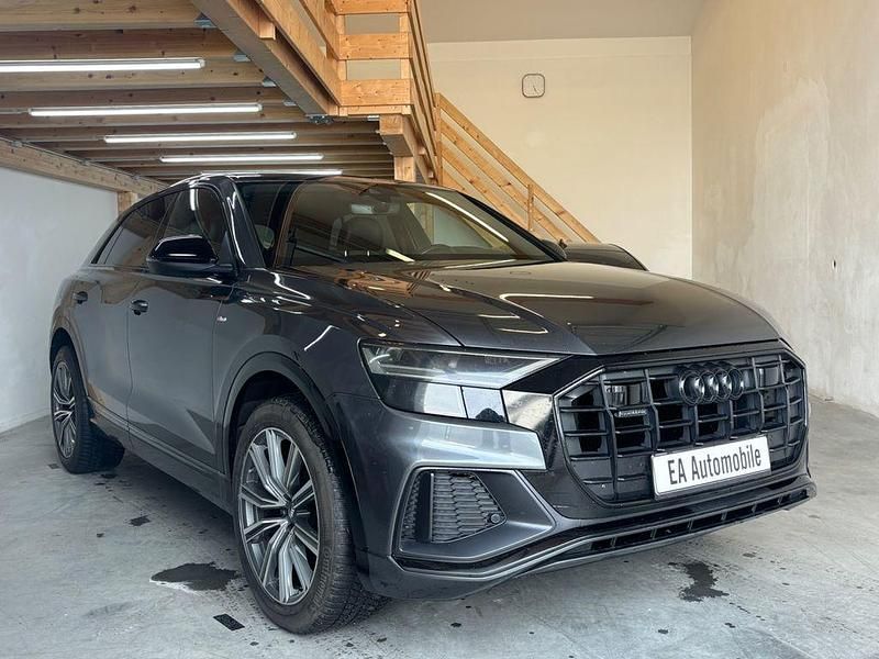 Grau Gebraucht 2019 Audi Q8 S-Line SUV | 41.499 € (Superpreis) - Bild 1/4