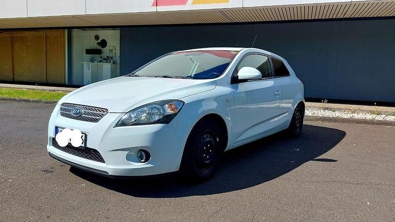Weiß Gebraucht 2008 Kia Ceed EX Coupé | 2.990 € (Fairer Preis) - Bild 1/4