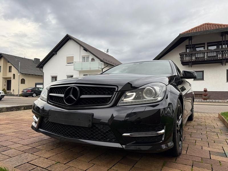 Schwarz Gebraucht 2013 Mercedes C250 Coupé | 10.599 € (Fairer Preis) - Bild 1/4