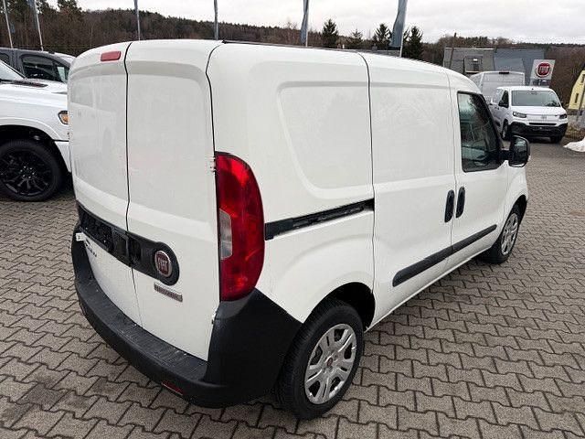 Gebraucht Fiat Doblò 80 PS (58 kW) 2018 Weiß Van / Kleinbus