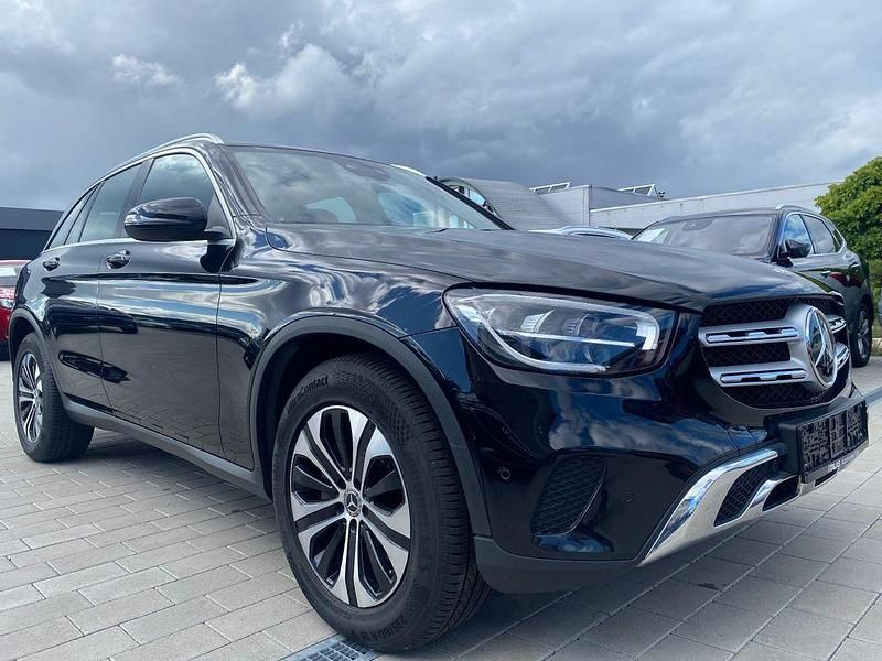 Obsidianschwarz Gebraucht 2020 Mercedes GLC220 SUV | 27.900 € (Guter Preis) - Bild 1/4