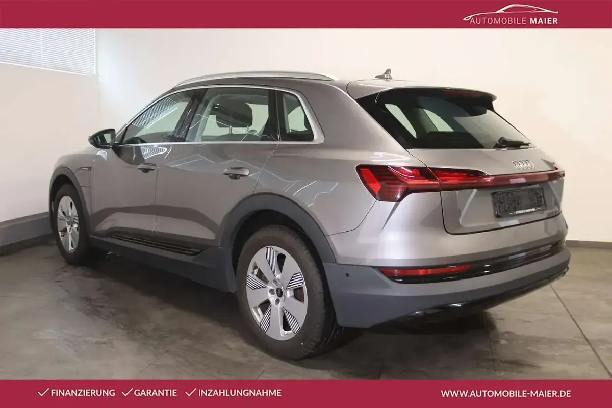 Gebraucht Audi e-tron 300 kW (408 PS) 2021 Taifungrau metallic SUV