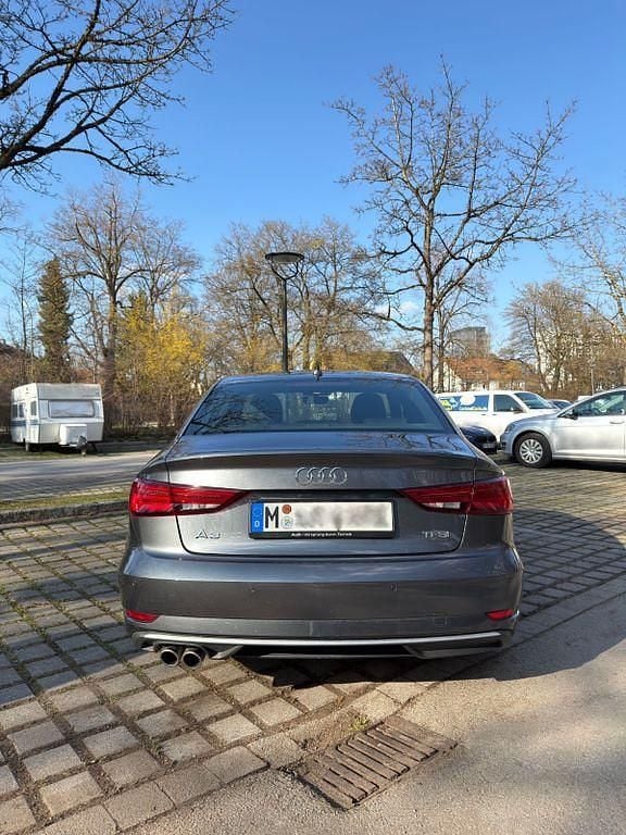 Gebraucht Audi A3 Sport 150 PS (110 kW) 2018 Grau Limousine