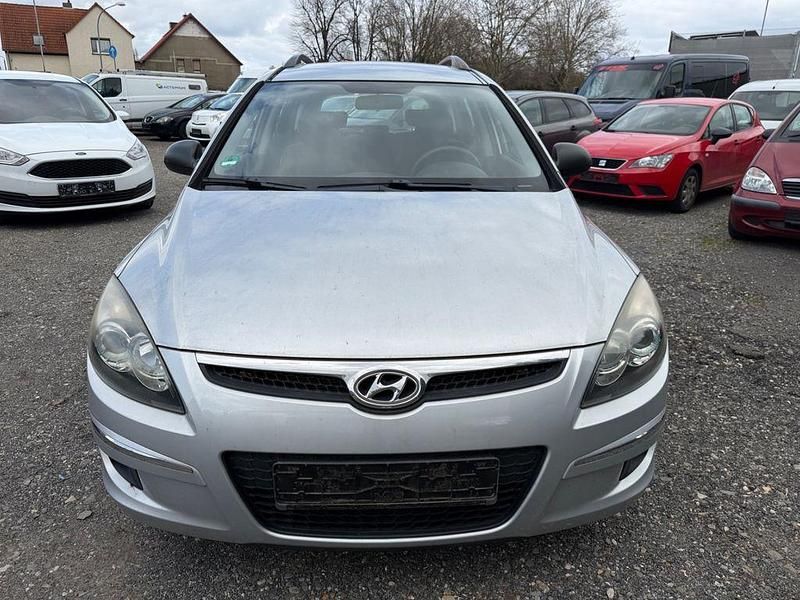 Gebraucht Hyundai i30 Edition 109 PS (80 kW) 2010 Silber Kombi