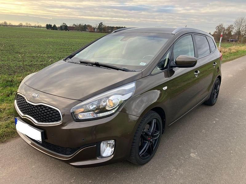 Braun Gebraucht 2013 Kia Carens Edition 7 Van / Kleinbus | 6.900 € (Fairer Preis) - Bild 1/4