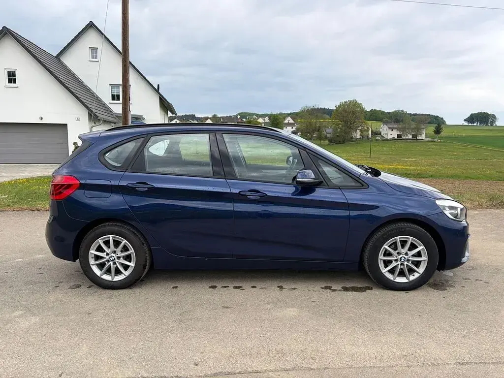 Gebraucht BMW 214 Active Tourer Basis 95 PS (69 kW) 2015 Blau Van / Kleinbus