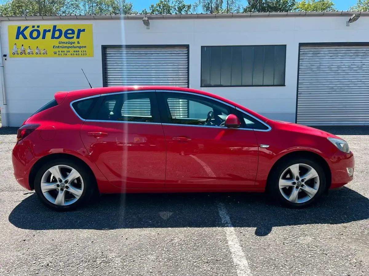 Gebraucht Opel Astra 140 PS (102 kW) 2010 Rot Kleinwagen