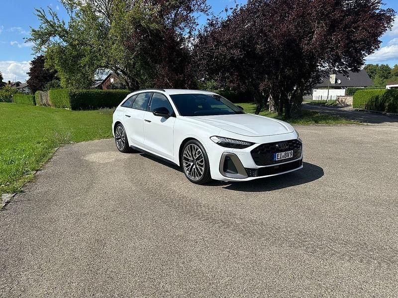 Weiß Gebraucht 2024 Audi A5 Edition .1 Kombi | 53.999 € (Guter Preis) - Bild 1/4