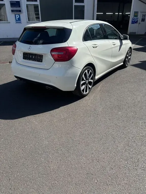 Gebraucht Mercedes A200 136 PS (100 kW) 2014 Weiß Kleinwagen