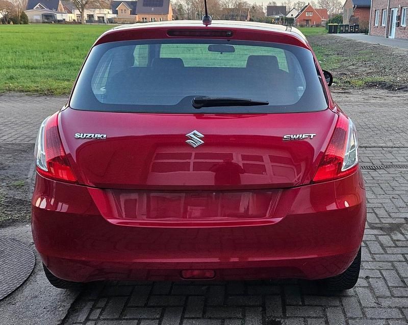 Gebraucht Suzuki Swift Comfort 94 PS (69 kW) 2010 Rot Kleinwagen