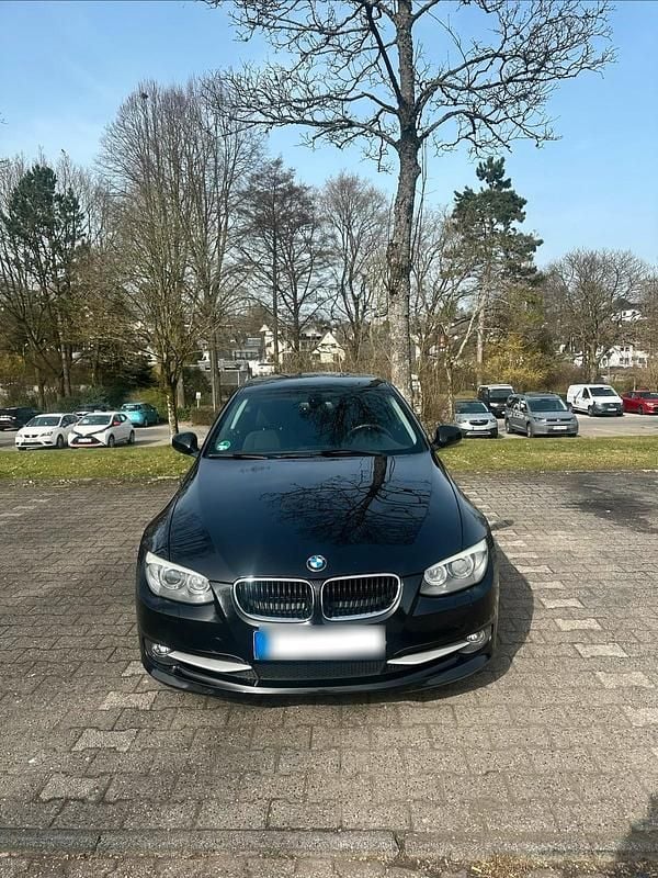 Gebraucht BMW 320 184 PS (135 kW) 2011 Schwarz Coupé