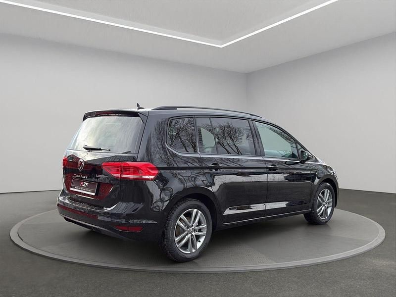 Neu VW Touran Comfortline 150 PS (110 kW) 2026 Grenadillschwarz metallic Van / Kleinbus