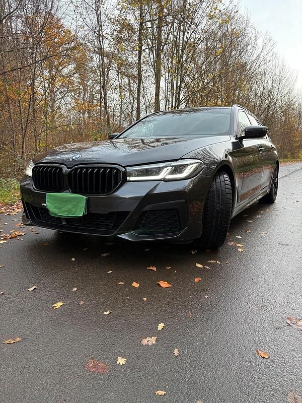 Grau Gebraucht 2021 BMW 540 Kombi | 42.000 € (Teuer) - Bild 1/4