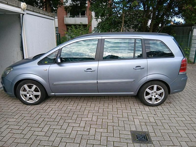 Silber Gebraucht 2006 Opel Zafira Van / Kleinbus | 2.800 € (Etwas zu teuer) - Bild 1/4