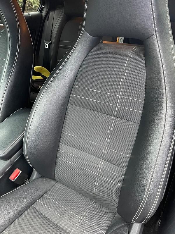 Gebraucht Mercedes A180 122 PS (89 kW) 2014 Schwarz Limousine