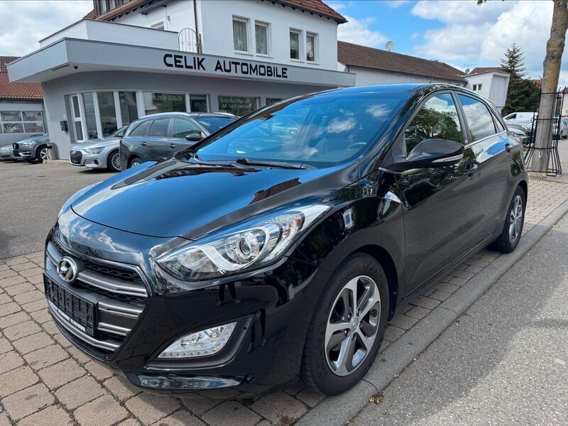 Schwarz Gebraucht 2016 Hyundai i30 Passion Limousine | 7.990 € (Fairer Preis) - Bild 1/4