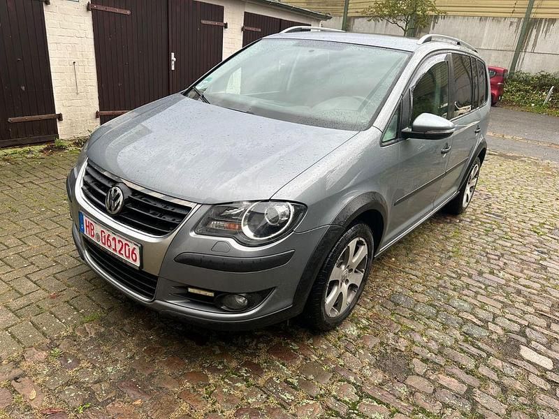 Grau Gebraucht 2009 VW Touran Cross Van / Kleinbus | 3.400 € (Superpreis) - Bild 1/4
