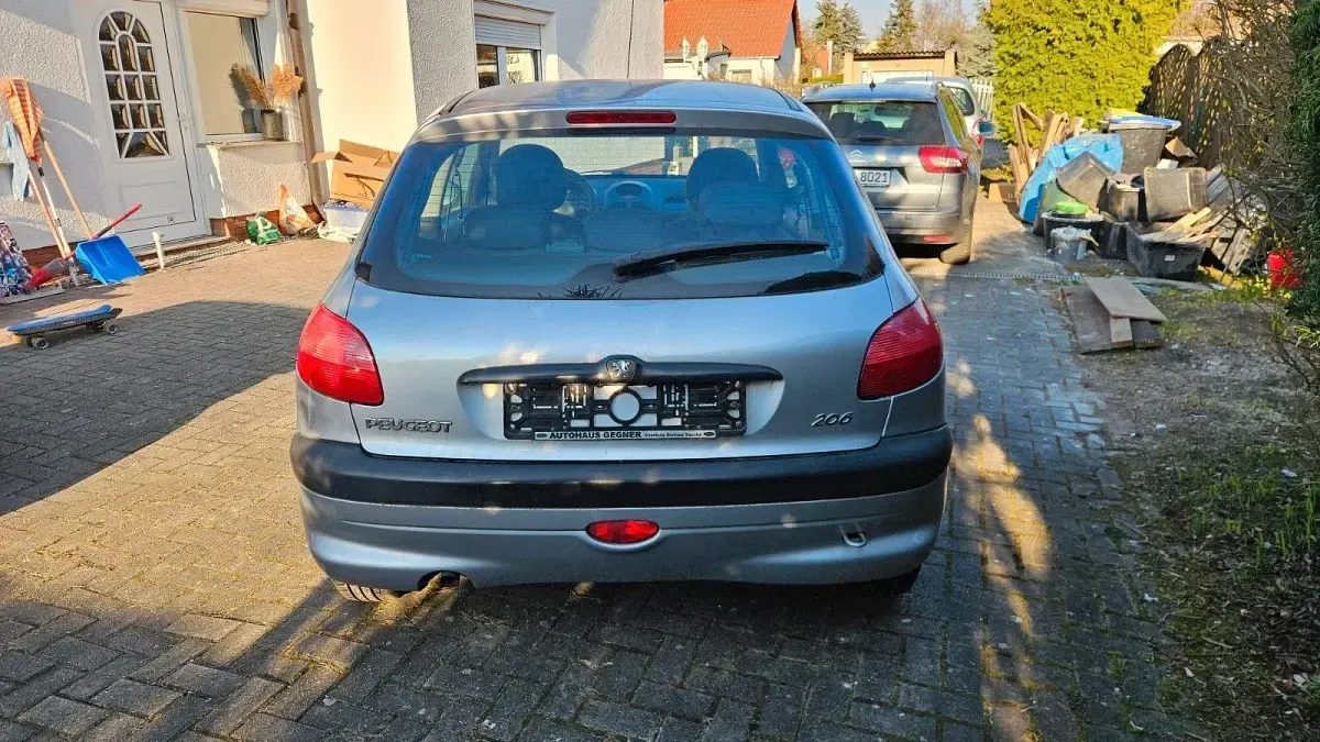 Używany Peugeot 206 75 KM (55 kW) 2001 Szary Sedan/Limuzyna