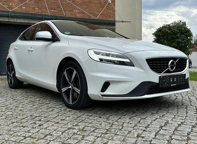 Weiß Gebraucht 2018 Volvo V40 R-Design Kombi | 14.500 € (Guter Preis) - Bild 1/4