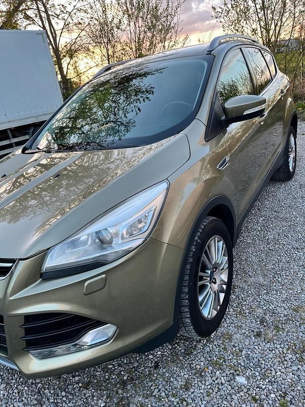 Gebraucht Ford Kuga 140 PS (102 kW) 2013 Grün SUV