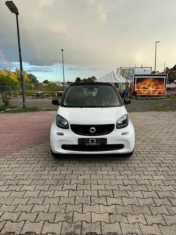 Weiß Gebraucht 2017 Smart ForTwo Coupé Coupé | 5.990 € (Fairer Preis) - Bild 1/4
